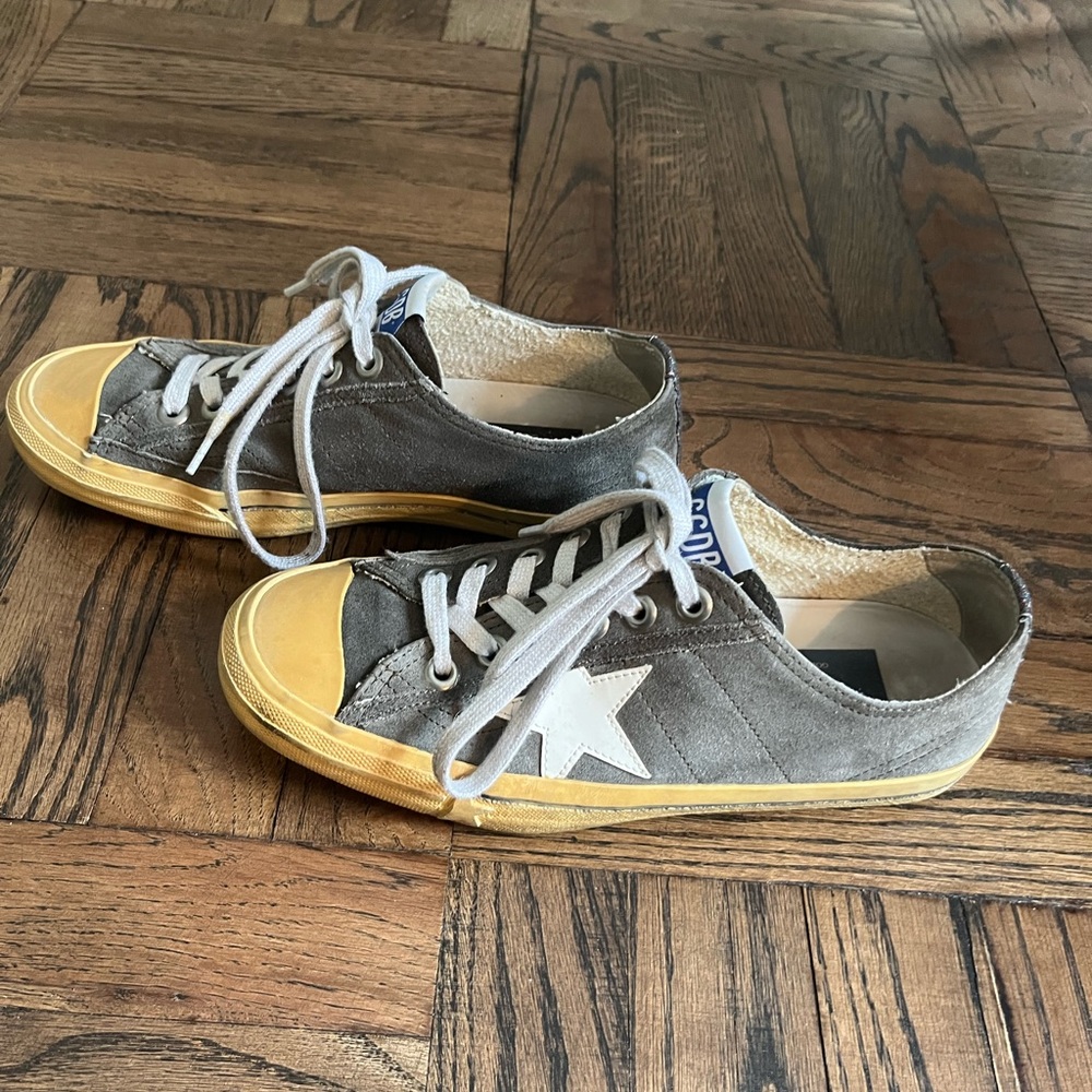 Golden Goose V star sneakers 38- size 8 - Picture 1 of 8